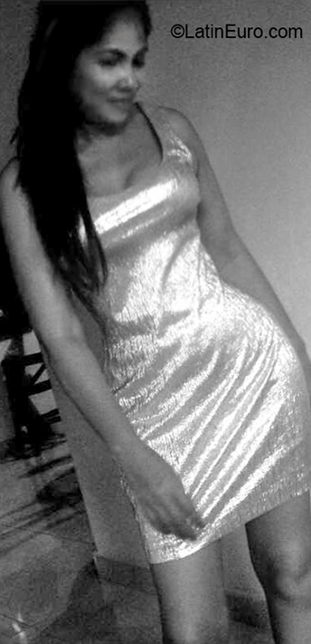 Date this good-looking Dominican Republic girl Amalia from Santo Domingo DO40547