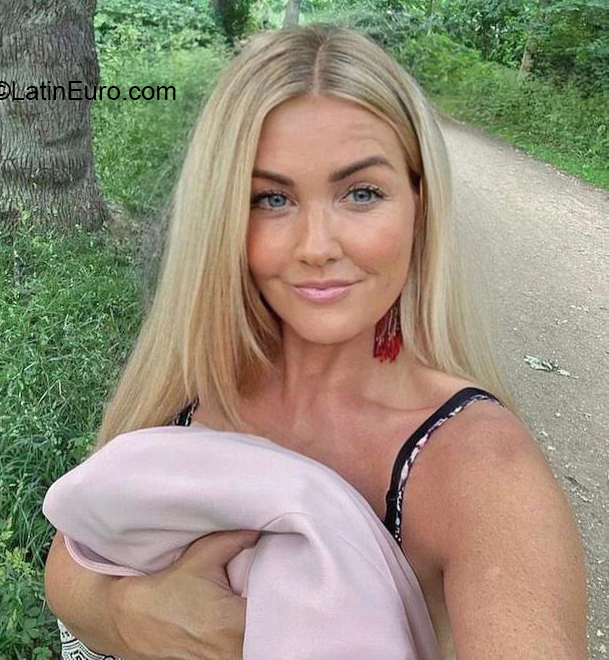 Date this foxy United States girl Sandra from Boston US21591