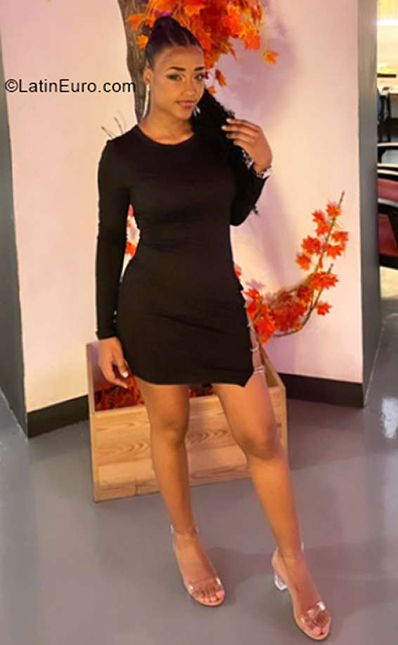 Date this pretty Spain girl Maria from Barcelona ES684