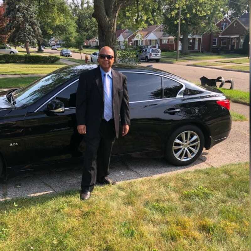 Date this tall United States man Benz from Detroit US21596