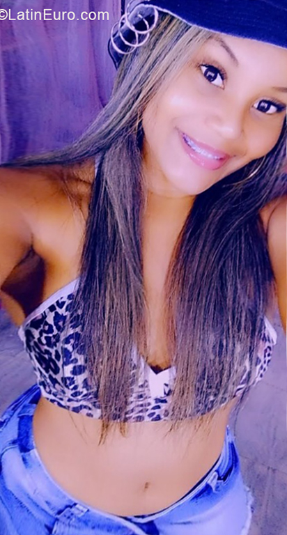 Date this exotic Colombia girl LAURA from  CO31402