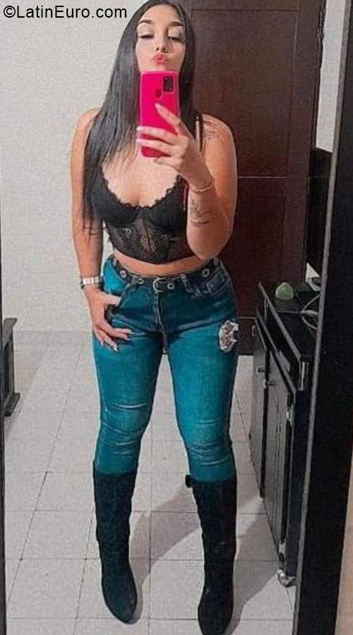 Date this stunning Colombia girl Camila from Cali CO31331