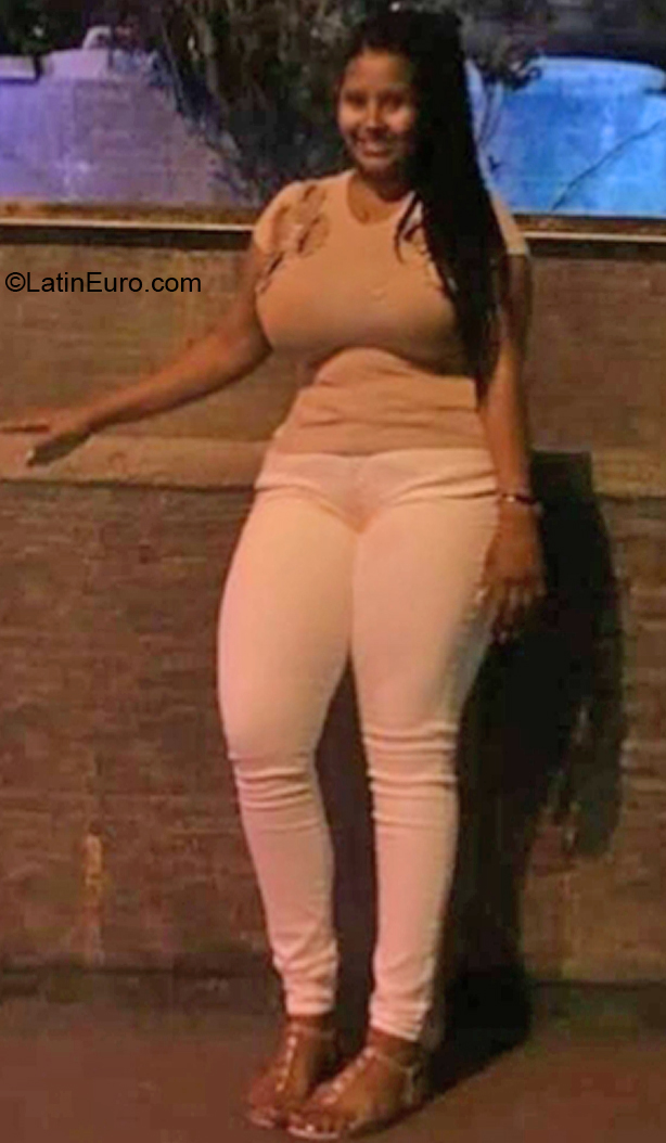 Date this stunning Colombia girl Alejia from Cali CO31347
