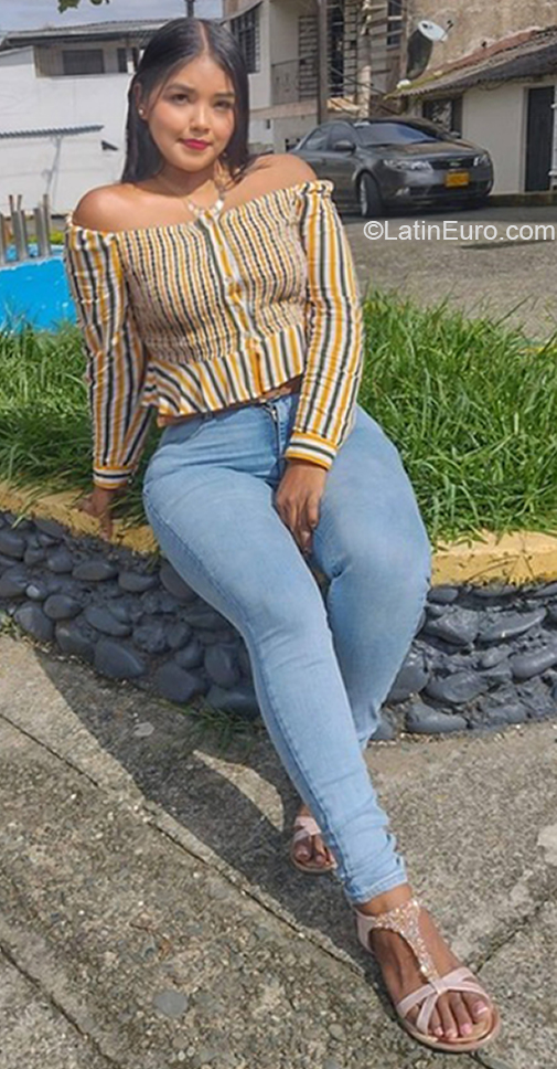Date this hot Colombia girl Luz Angelica from Buenaventura CO31380