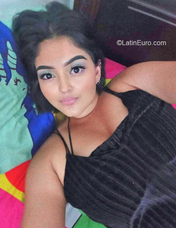 Date this hard body Colombia girl Daniela from Cali CO31392