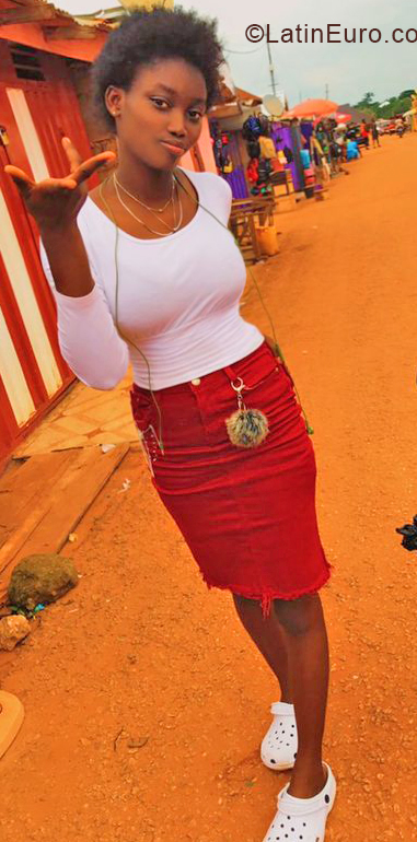 Date this happy Ghana girl Clementine from Ghana GH184