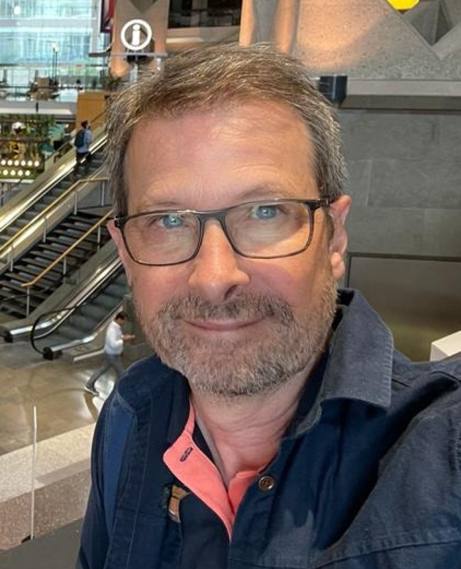 Date this attractive Canada man Gilles from Montreal CA869