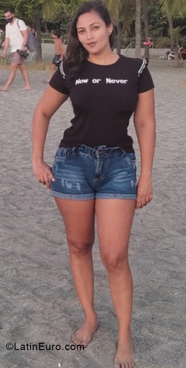 Date this hot Colombia girl Jhohana from Santa Marta CO31444