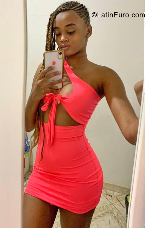Date this delightful Colombia girl Valentina from Cali CO33805