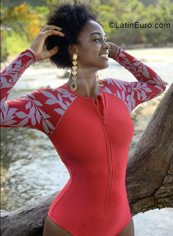 Date this sultry Venezuela girl Cleysimar Lourdes from La Guaira VE4171