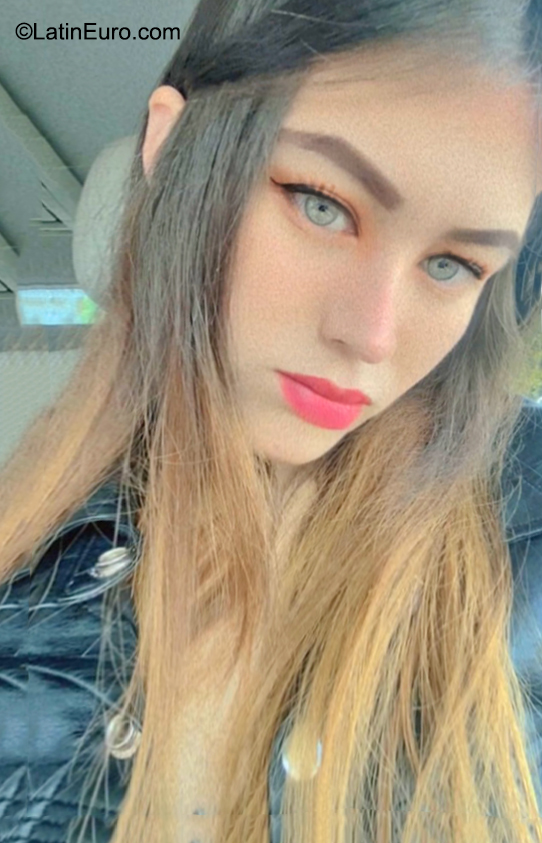 Date this happy Mexico girl Abi from Mexico City MX2583