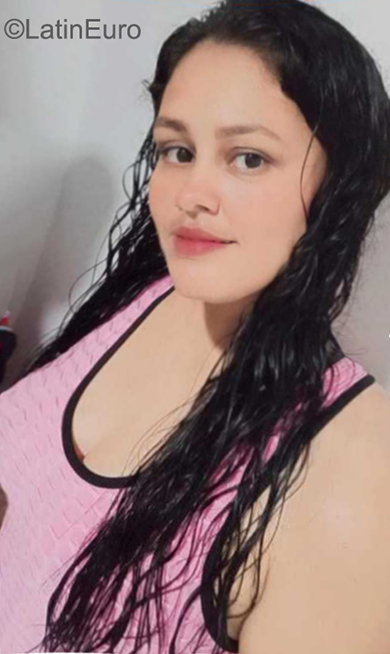 Date this voluptuous Venezuela girl Lucia from Maracaibo VE4175