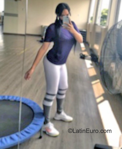 Date this hard body Colombia girl Patricia from Cali CO31561