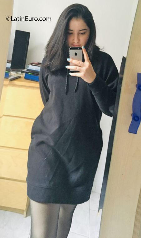 Date this athletic Germany girl Priscila from Gummersbach DE552