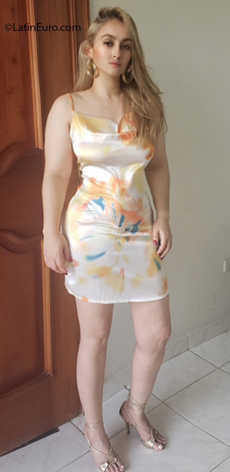 Date this sensual Dominican Republic girl Alondra from Santiago DO40754