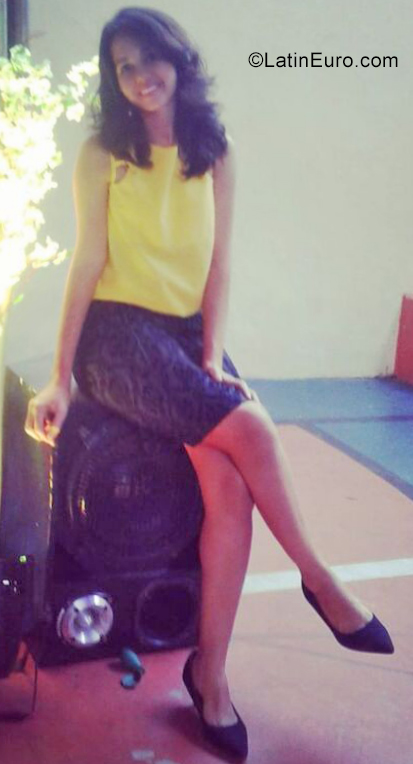 Date this nice looking Brazil girl Priscila from Fortaleza BR11845