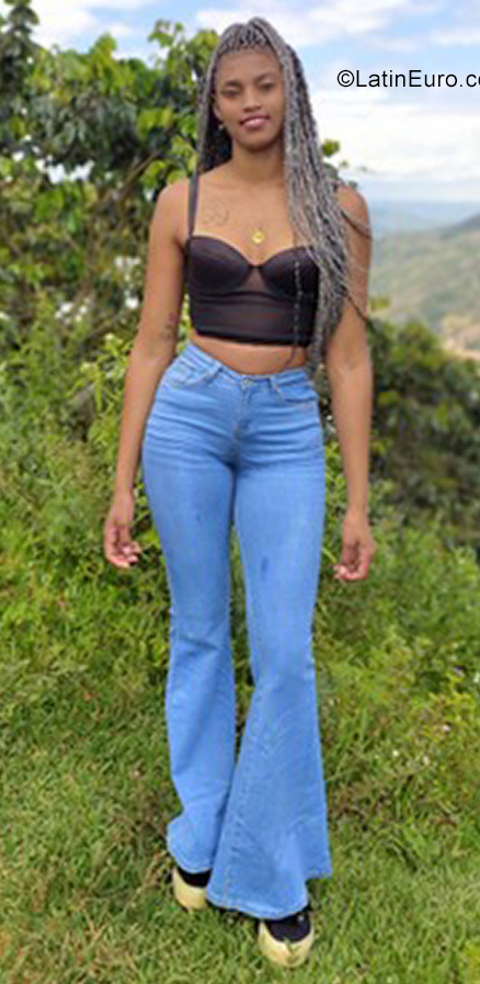 Date this athletic Colombia girl Mara from Cali CO31681