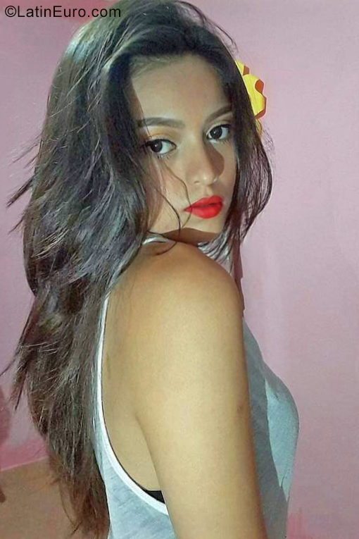 Date this beautiful Bolivia girl George from Santa Cruz BO144