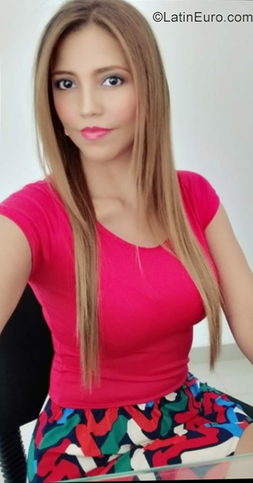 Date this hard body Colombia girl Liliana from Bogotá CO31701