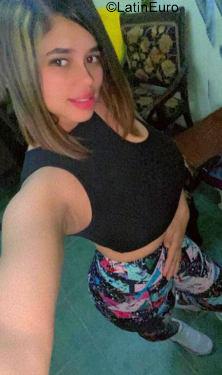 Date this pretty Dominican Republic girl Alez from Santo Domingo DO40795
