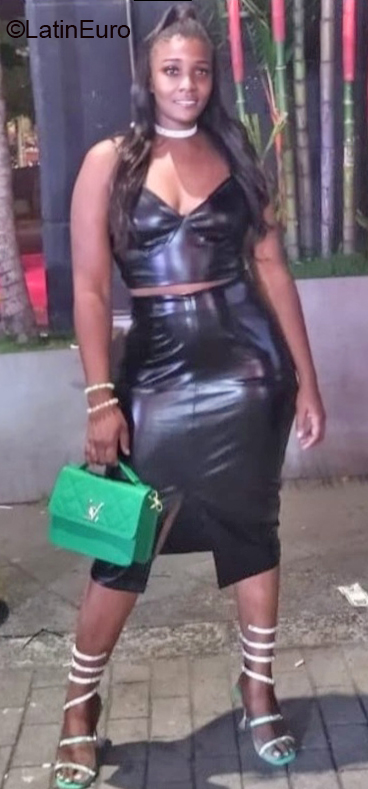 Date this cute Colombia girl Paola from Cali CO31739