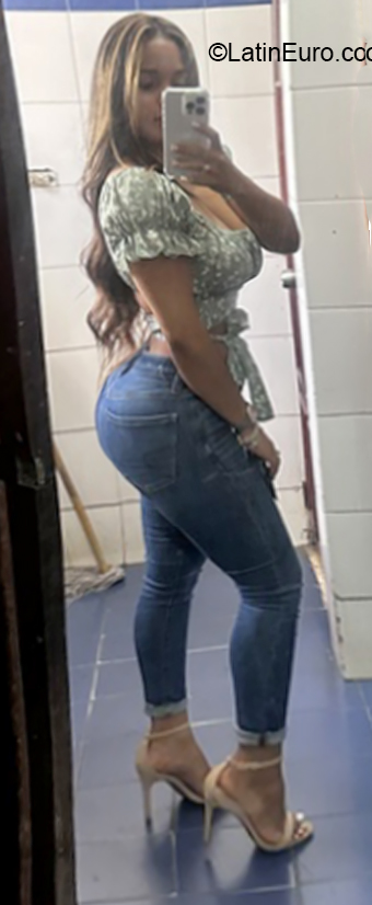 Date this beautiful Dominican Republic girl Luna from Santo Domingo DO40823