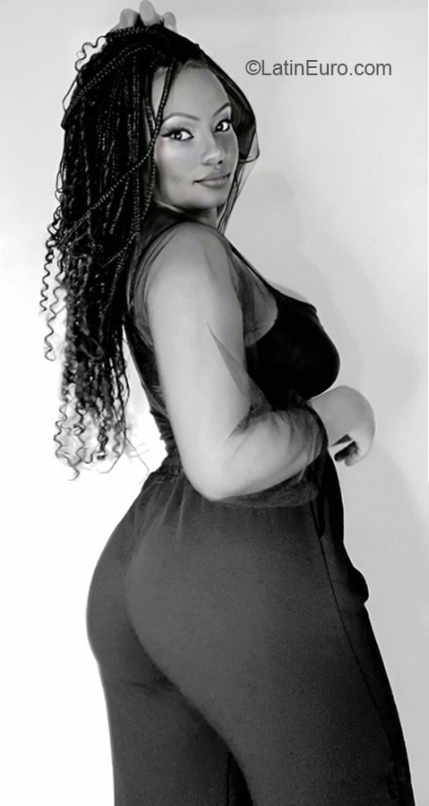 Date this pretty Brazil girl Leticia from Tres Coracoes BR11905