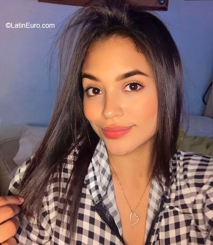 Date this gorgeous Venezuela girl Oriana from Caracas VE4305