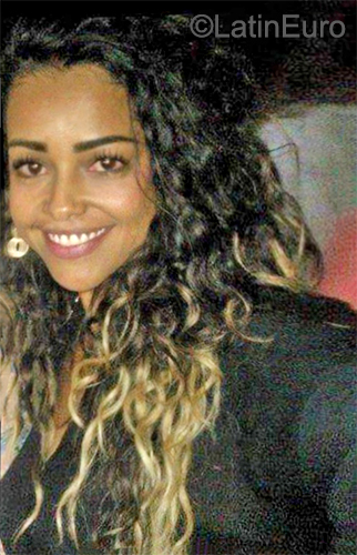 Date this pretty Brazil girl Ana Carolina from Sud Mennucci BR11910