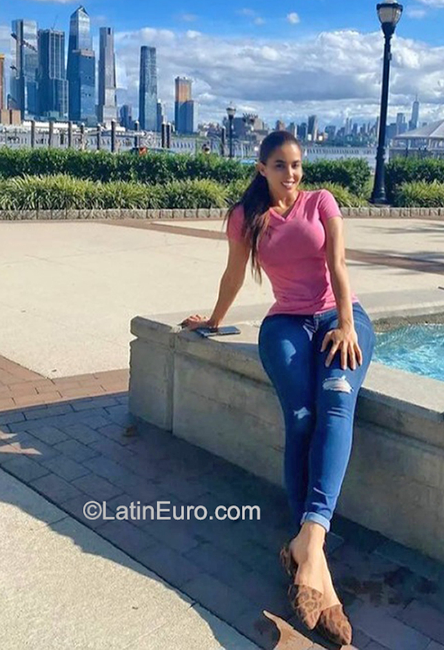 Date this pretty United States girl Rosmery from New York US21760