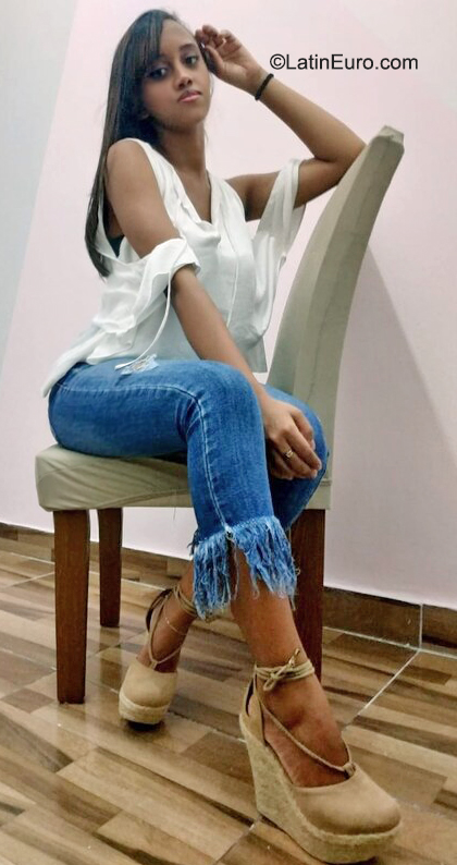 Date this lovely Brazil girl Larissa from Salvador BR11923