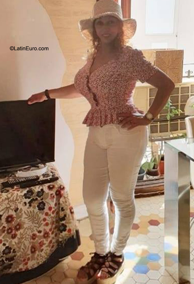 Date this exotic Spain girl Maviana from Valencia ES714