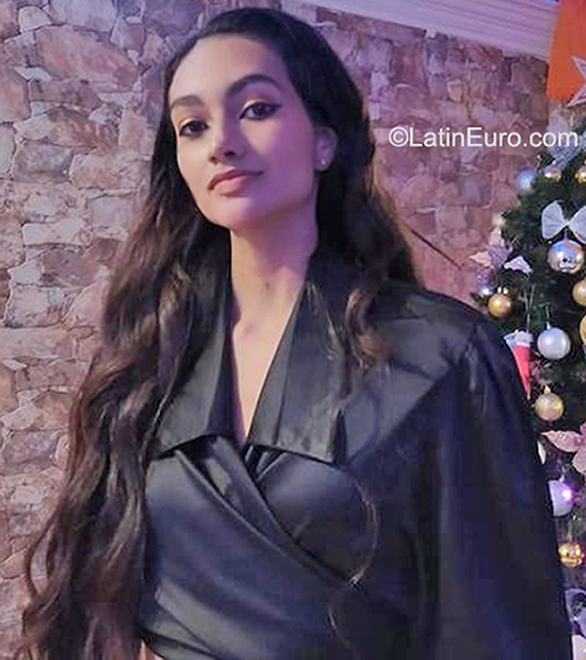 Date this stunning Colombia girl Juanita from Medellin CO31793