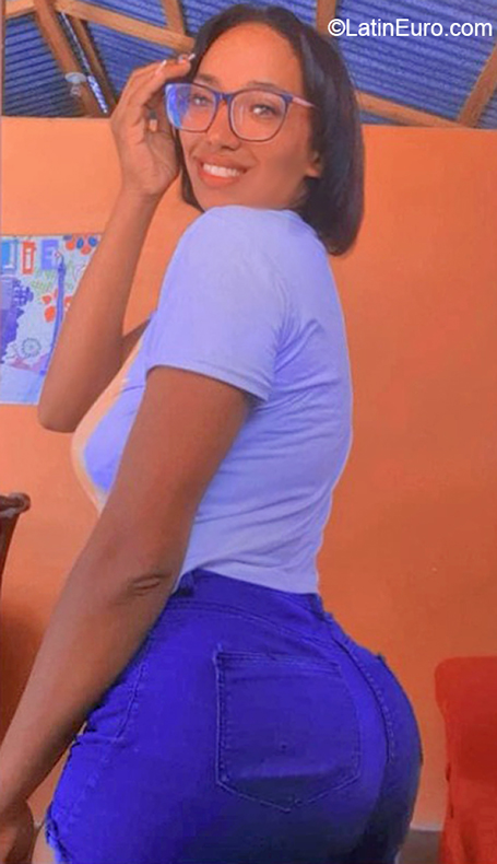 Date this passionate Dominican Republic girl Yinely from Santiago DO40914