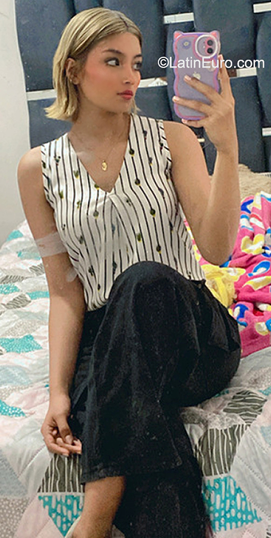 Date this stunning Colombia girl Angeles from Cali CO32113