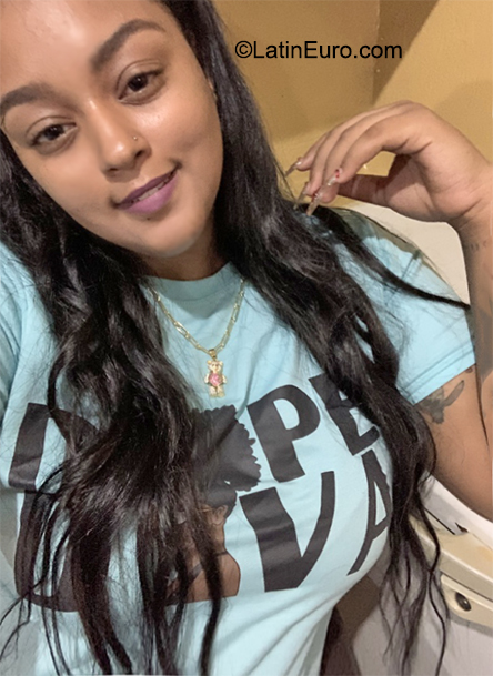 Date this voluptuous Dominican Republic girl Grissel from Santo Domingo DO40921