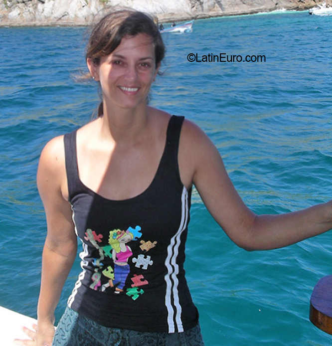 Date this delightful Brazil girl Lucille from Muriae BR12018