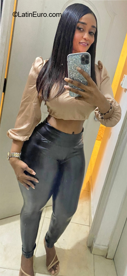 Date this delightful Dominican Republic girl Yahaira from Santo Domingo DO40939