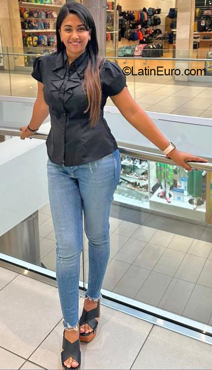 Date this charming Dominican Republic girl Wendy from Santo Domingo DO40953