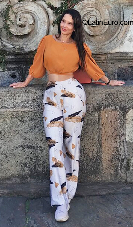 Date this nice looking Brazil girl Diemes from Belo Horizonte BR12053