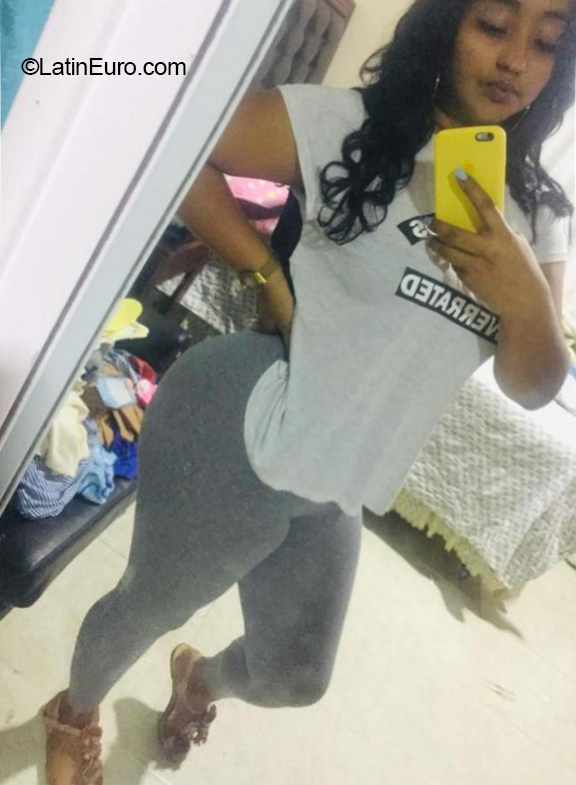 Date this attractive Dominican Republic girl Nicky from Santo Domingo DO40964