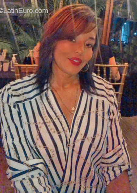 Date this voluptuous Dominican Republic girl Yissette from Santo Domingo DO40983