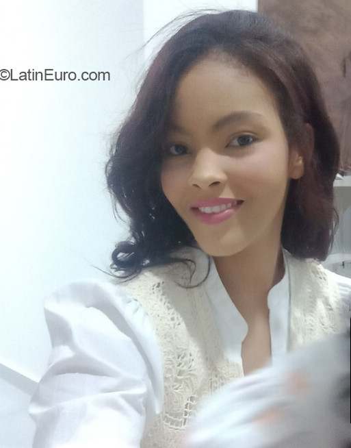 Date this georgeous Brazil girl Debora from Recife BR12090