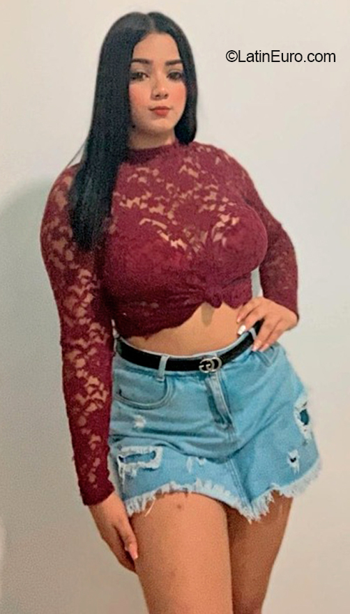 Date this voluptuous Colombia girl Paola from Barranquilla CO31967