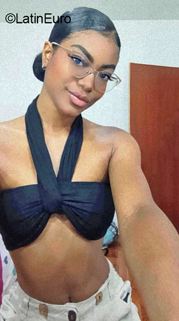 Date this stunning Colombia girl Bella from Cali CO31981