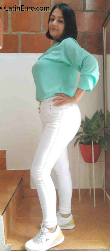 Date this tall Colombia girl Rocio from Cali CO32004