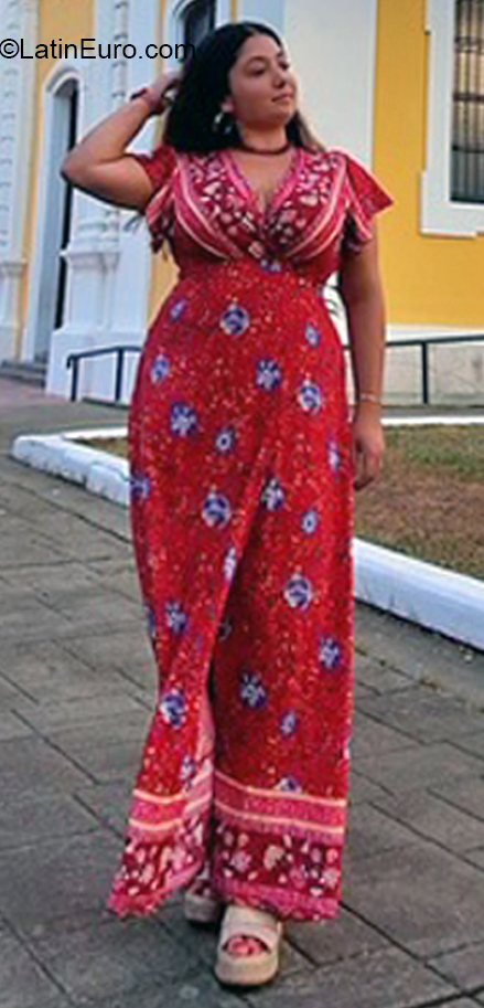 Date this nice looking Uruguay girl Larita from Montevideo UY94