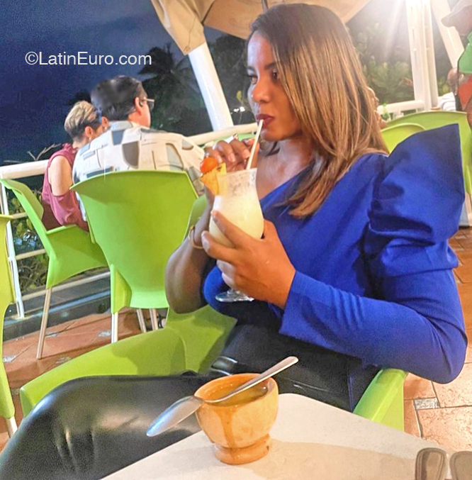 Date this good-looking Dominican Republic girl Pam from República Dominicana DO41183