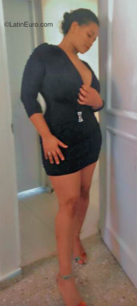 Date this good-looking Dominican Republic girl Ana from Santiago DO41194
