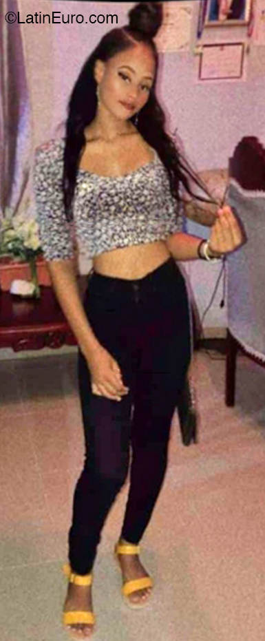 Date this pretty Dominican Republic girl Carla from San Pedro De Macoris DO43930